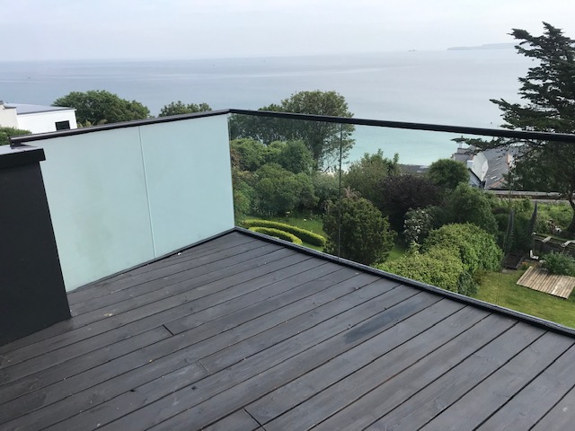 Frameless handrail glass balcony with frosted and clear glass