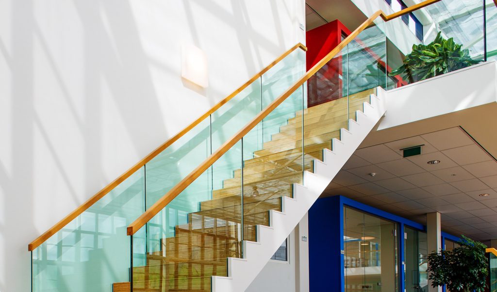 Frameless glass staircase with handrail